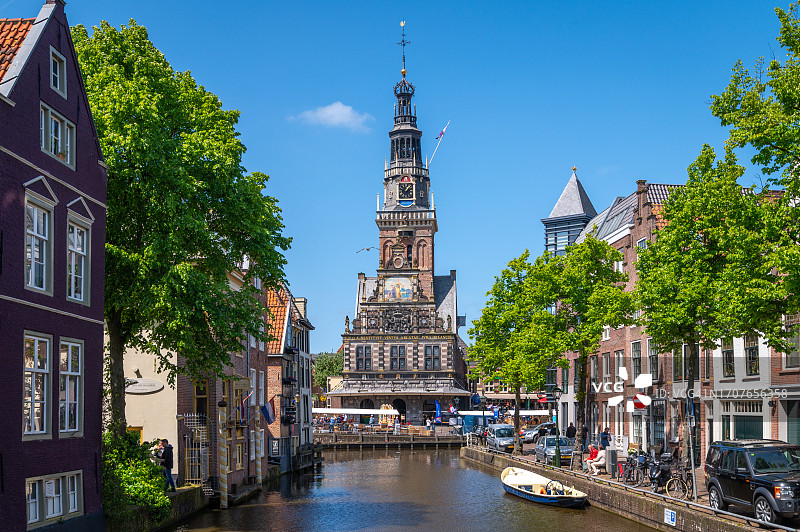 荷兰阿尔克马尔的奶酪博物馆建筑和运河图片素材