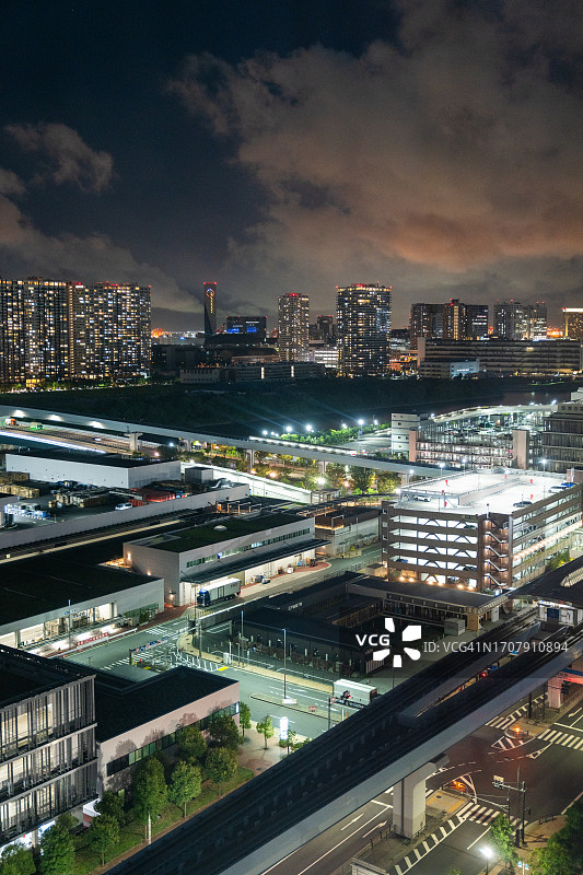 东京夜间城市天际线图片素材