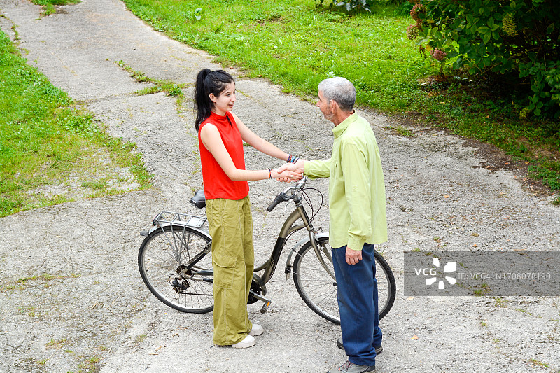 大学生搬家图片素材