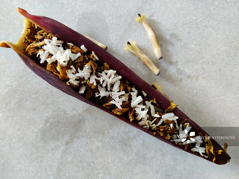 家庭烹饪的香蕉花椰丝，喀拉拉邦菜肴图片素材