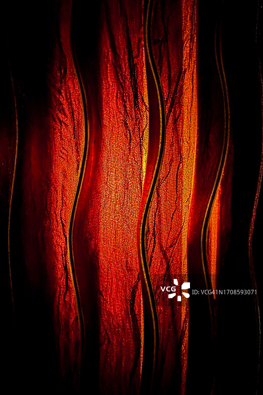 逆光红色织物图片素材