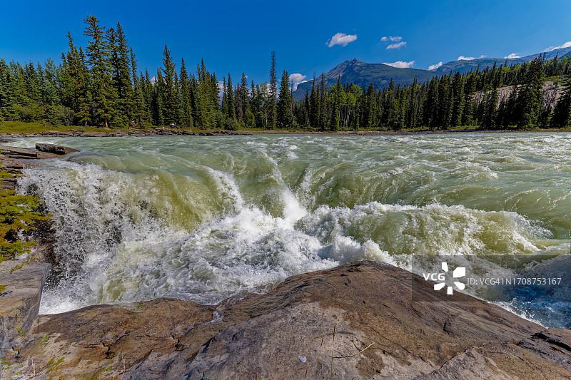 阿塔巴斯卡瀑布正面特写图片素材