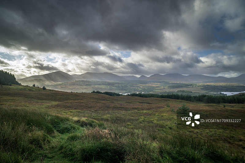 因弗加里和斯凯岛之间的景色图片素材