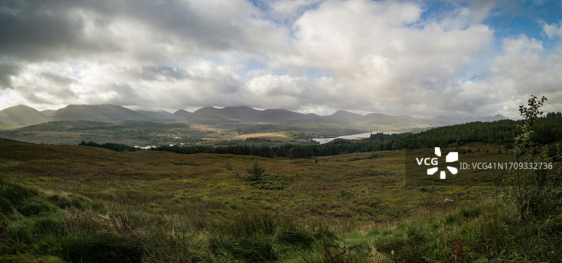 因弗加里和斯凯岛之间的景色图片素材