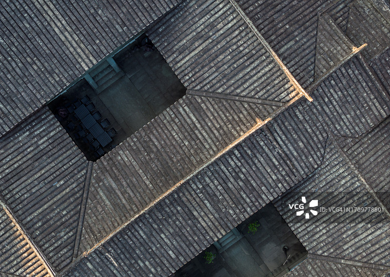 俯瞰古老建筑的露台图片素材