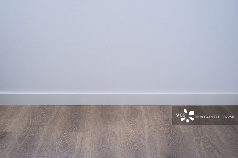 白色墙壁与拼花地板图片素材