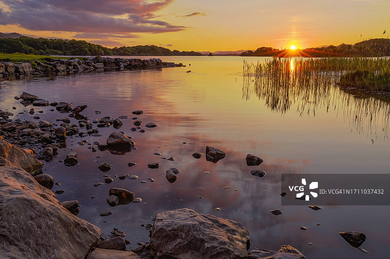 爱尔兰克里郡基拉尼国家公园莱恩湖的日落图片素材