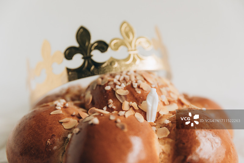 瑞士的传统主显节面包，配有金色皇冠图片素材