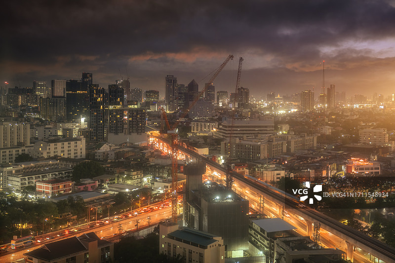 夕阳下的泰国曼谷都市夜景图片素材