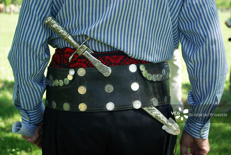 南美高乔腰带和匕首图片素材