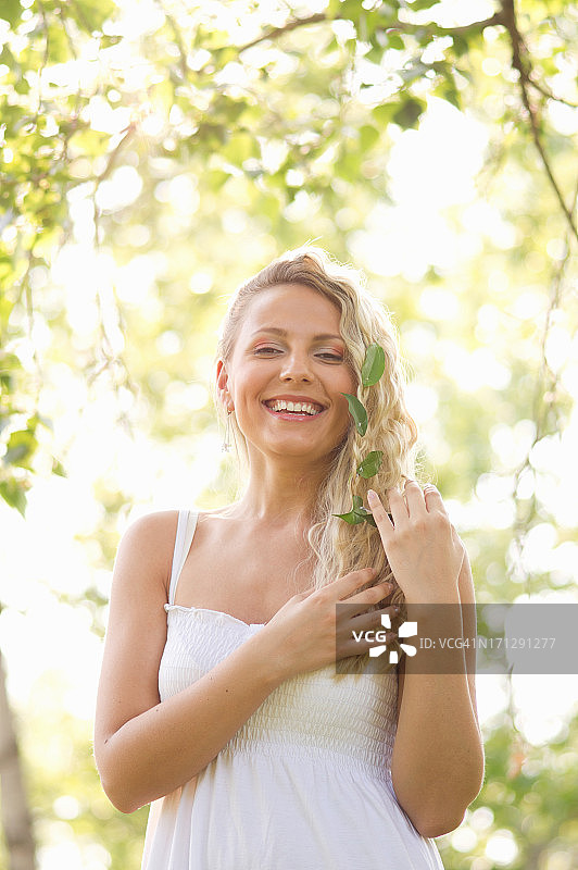 开怀大笑的新娘图片素材