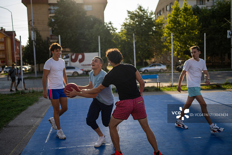 男人们打篮球图片素材