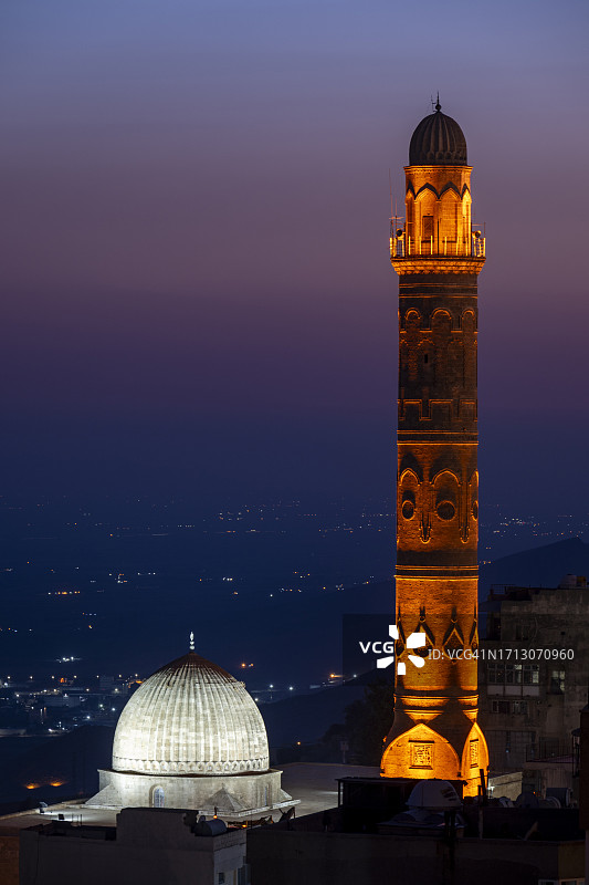 马尔丁老城乌鲁清真寺宣礼塔图片素材