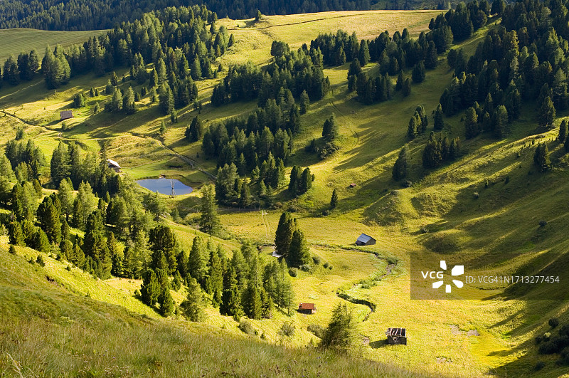 多洛米蒂山脉，塞拉山口附近的风景图片素材