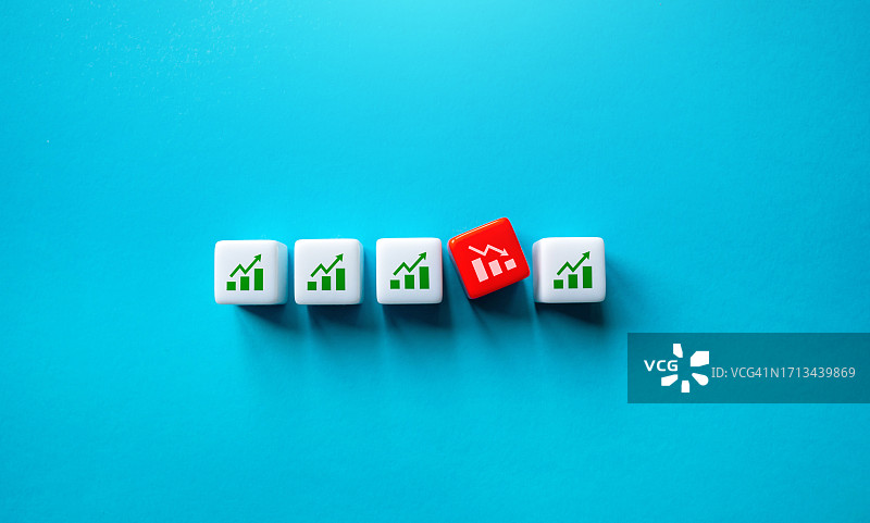 用于业务增长的小方块上的文字高角度视图，带复制空间图片素材