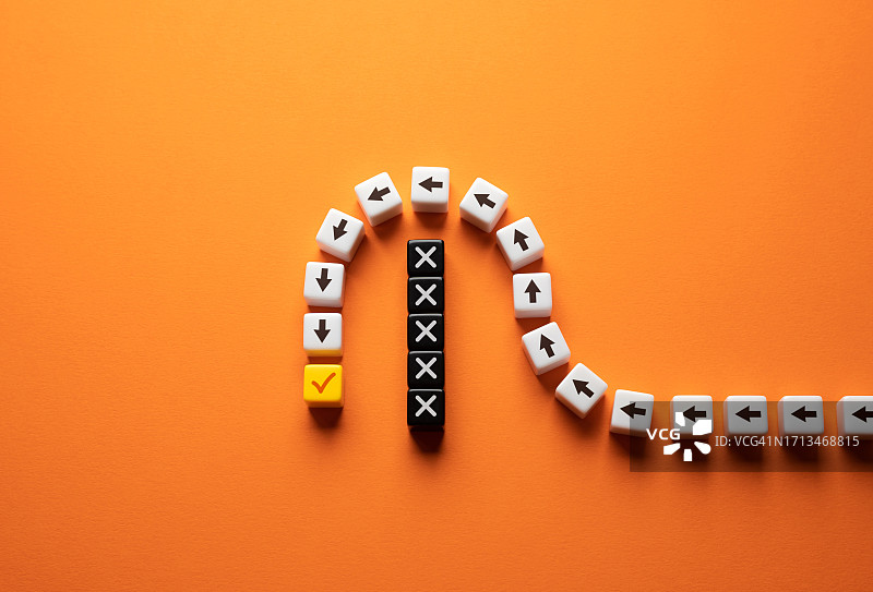 用于业务增长的小方块上的文字高角度视图，带复制空间图片素材