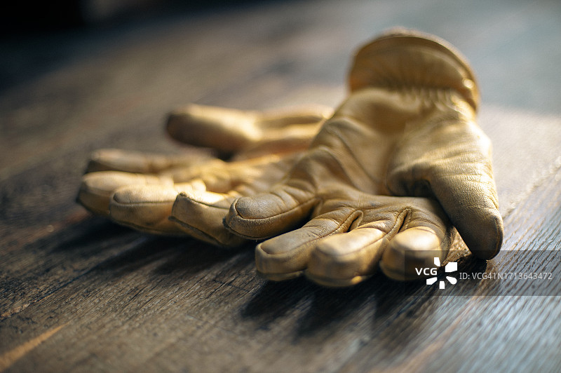 黄色皮革工作手套图片素材