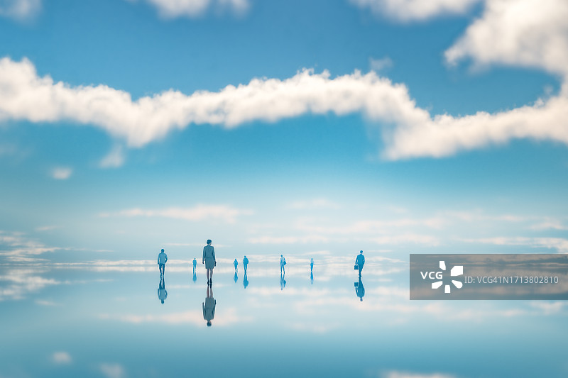 人们离开的超现实图像图片素材