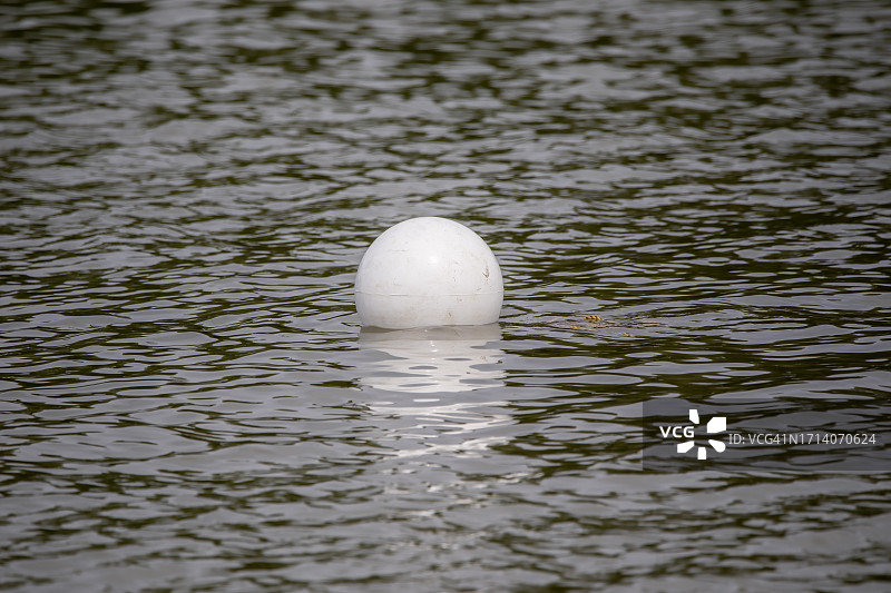 单色漂浮浮标图片素材