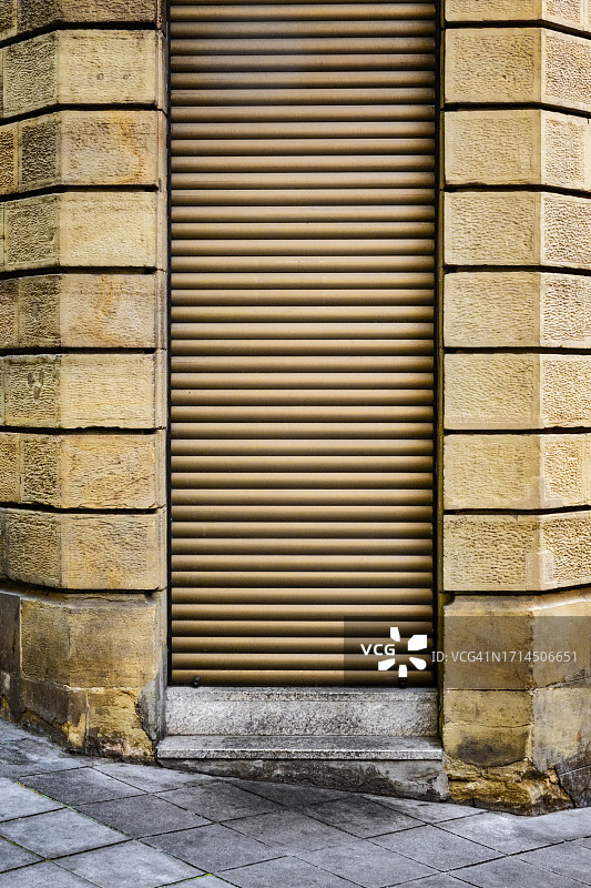 关闭的街角商店图片素材