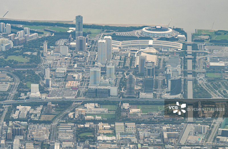 从飞机上俯瞰日本千叶市的幕张新城图片素材