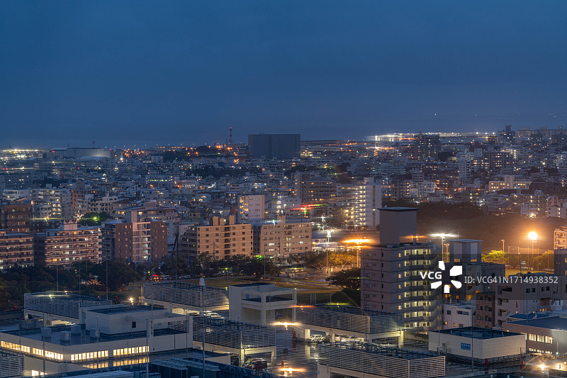 日本那霸市的照明住宅区图片素材