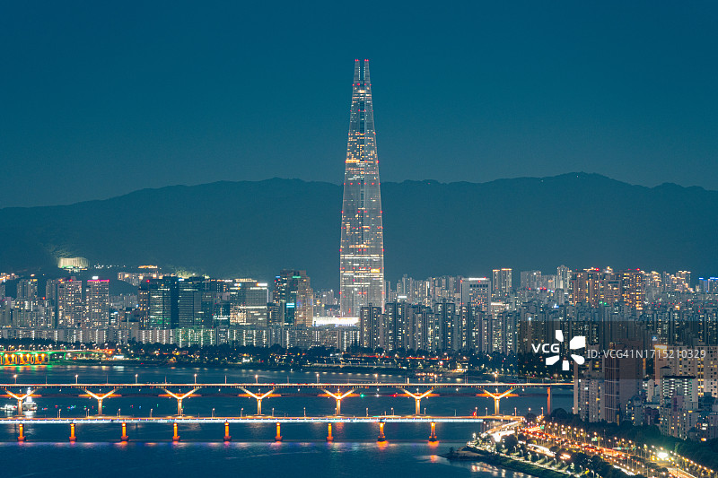 首尔市中心日落天际线图片素材