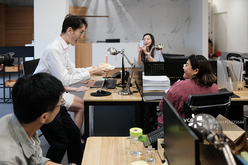 祝同事生日快乐图片素材