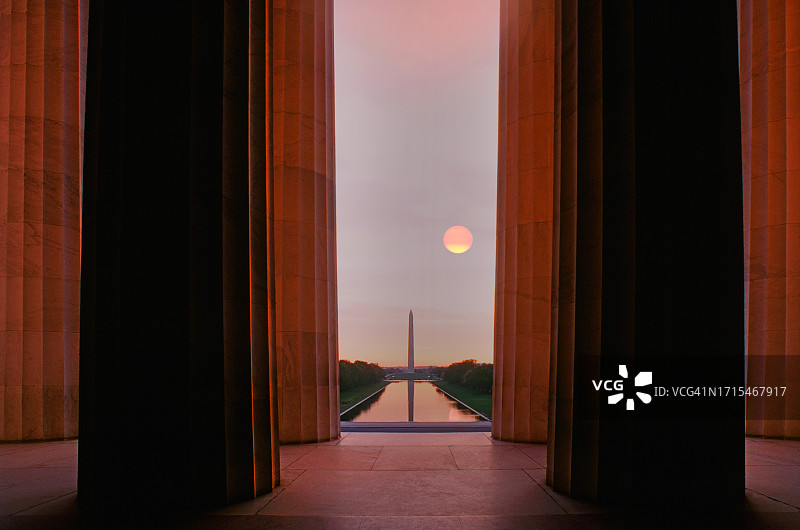 清晨的华盛顿纪念碑图片素材