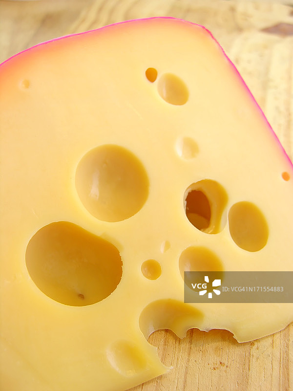 带孔的奶酪图片素材