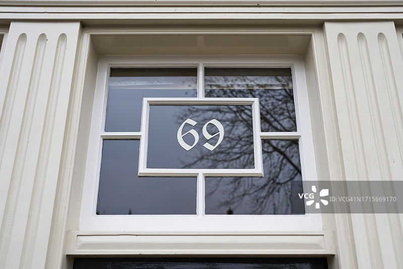 方格透明玻璃窗图片素材