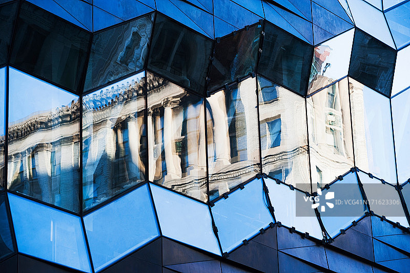 反映古典建筑的办公楼外墙图片素材