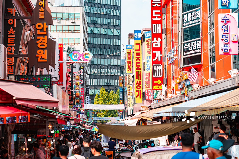 韩国明洞知名购物街区图片素材