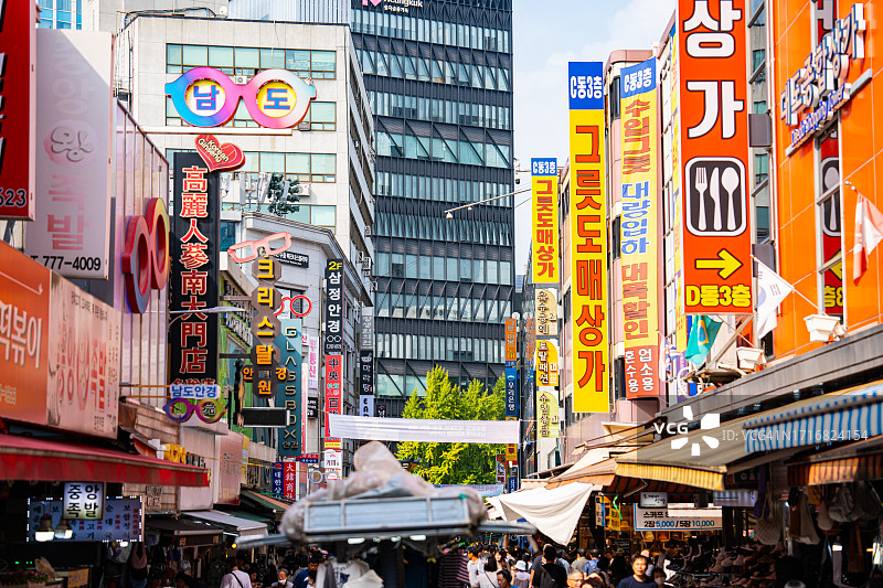 韩国明洞知名购物街区图片素材