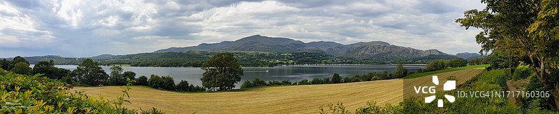 湖泊与山脉图片素材