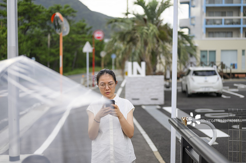 旅行中感到烦恼的女人图片素材