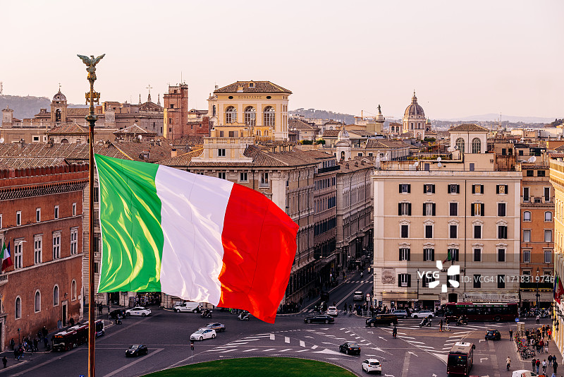 罗马城市风光与意大利国旗图片素材
