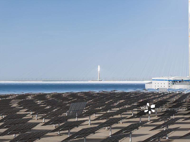 可持续的太阳能热电厂：清洁能源的驱动力图片素材