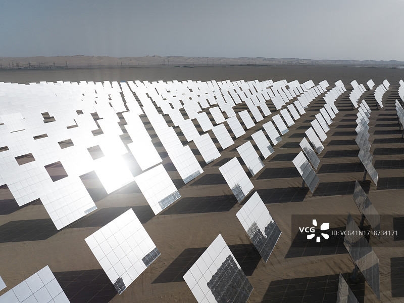 太阳能热能集中站：迈向清洁能源的未来图片素材