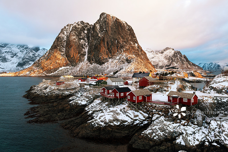 冬季挪威罗弗敦群岛哈姆诺伊渔村风光图片素材