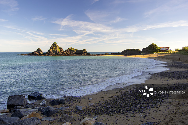 西班牙巴斯克海岸地质公园Saturraran海滩图片素材