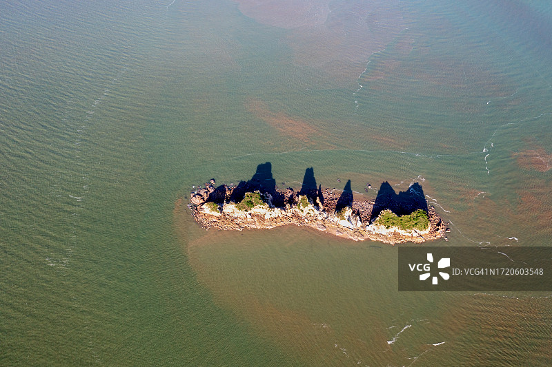 河口岛屿和礁石的航拍照片图片素材