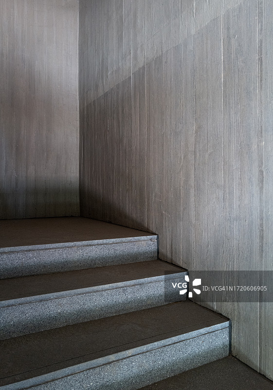 混凝土建筑内部的楼梯图片素材