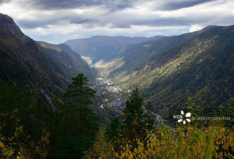 挪威留坎镇：一个从十月到三月都见不到太阳的小镇图片素材
