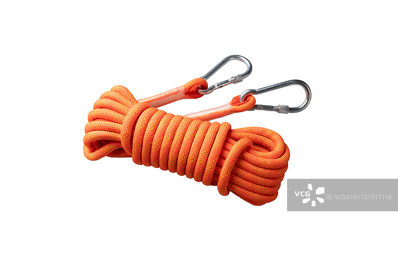 白色背景上的一捆橙色攀岩绳图片素材