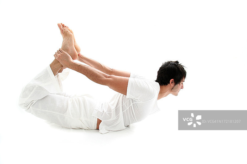 男人做瑜伽图片素材