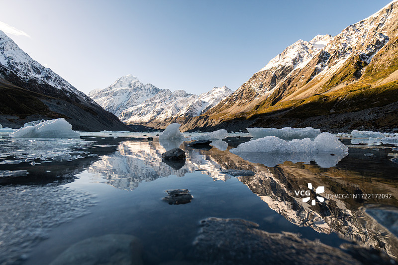 新西兰胡克湖的倒影图片素材