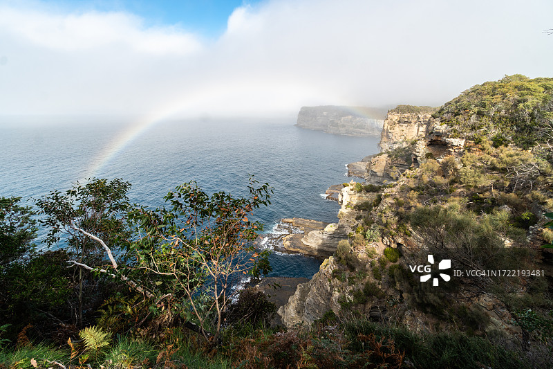 澳大利亚塔斯曼半岛的彩虹和悬崖图片素材