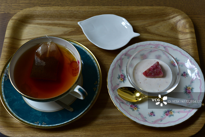 大吉岭茶和无花果慕斯图片素材