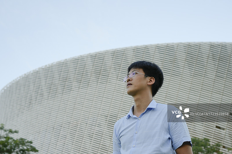 办公室外的商人图片素材